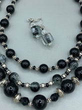 Load image into Gallery viewer, Necklace and square shaped earrings
