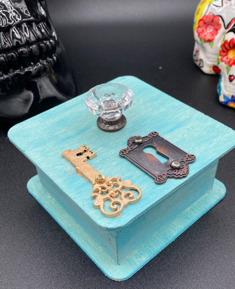 Steampunk Inspired Small Wood Box, Antique and Vintage Inspired Decorative Door Hardware Crystal Mini Door Knob, Decorative Metal Clock Gears And Gold Painted Key Unique Keepsake Box