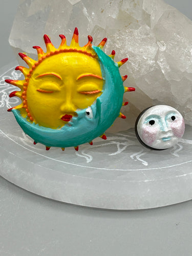 Nature lovers dream, these hand-crafted sun and moon magnet art is perfect for adding a traditional Mexican folk art touch to any home decoration on refrigerators, lockers, cubicles or toolboxes. Hand sculpted design features an eye-catching, highly detailed sun and moon motifs.