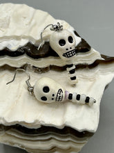 Load image into Gallery viewer, Spooky skull peruvian ceramic beads come with spine earrings. These stylish skull earrings are perfect for adding a unique flair to any outfit. Whether you&#39;re looking for a Dia De Los Muertos accessory or simply looking to draw inspiration, these goth pieces perfectly capture the vampire goth, witchy, dark, Chingona Cabrona, Latina Chicana styles.   Measurements: 1 1/2” in length 
