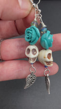 Load and play video in Gallery viewer, Frida Kahlo Inspired Earring, Howlite Skull Beads Turquoise Flowers, Pastel Goth, Dia De Los Muertos Calavera Aretes, Day of the Dead, La Catrina
