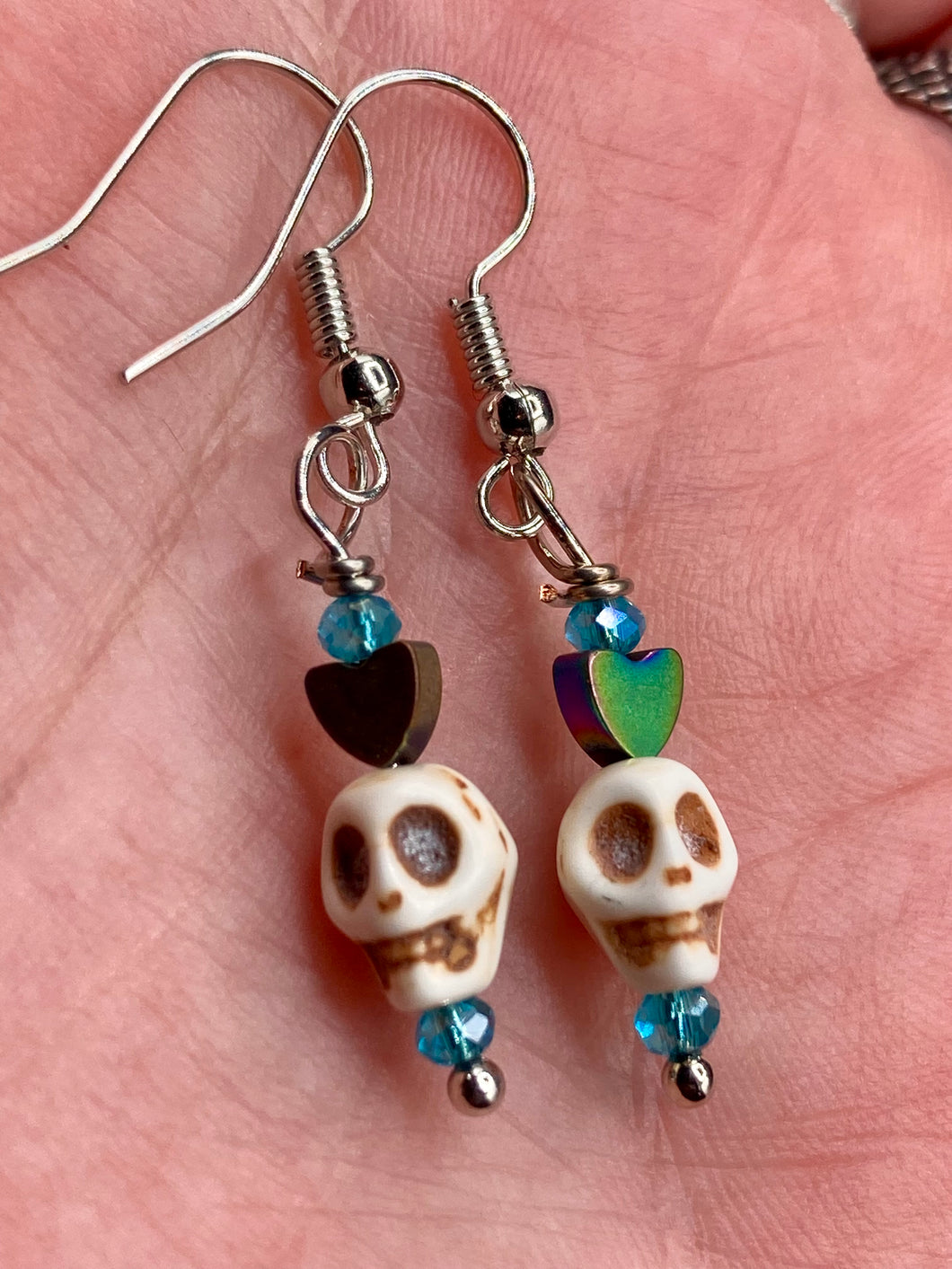 Howlite Skull Beads Earrings With Tiny Star Heat Shaped Rainbow Hematite Bead. Versatile style, pastel goth, celestial stardust, witchy, day of the dead. You can dress these up or down, it will definitely give your outfit a unique look.   Measurements: 1 ” in length