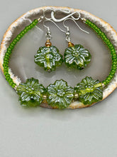 Load image into Gallery viewer, Light Green Pressed Glass Floral Beaded Bracelet, Nature Inspired, Summer Jewelry
