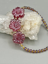 Load image into Gallery viewer, This light purple-pink pressed glass floral beaded bracelet offers delightful detailing with its iridescent shimmer finish. Constructed with metal wire and a lobster claw clasp for secure closure.  Measurements:  Bracelet: 8&quot; in length
