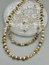 Load image into Gallery viewer, Necklace and conch earrings set
