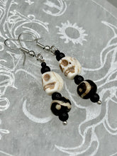 Load image into Gallery viewer, Natural Serpentine Green Lace And Black Obsidian Stone Beads, Hand Beaded Skull Necklace, Skully Witchy Vibe, Goth Dark Souls Jewelry, Day Of The Dead, Calavera Dia De Los Muertos
