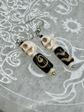 Load image into Gallery viewer, Natural Serpentine Green Lace And Black Obsidian Stone Beads, Hand Beaded Skull Necklace, Skully Witchy Vibe, Goth Dark Souls Jewelry, Day Of The Dead, Calavera Dia De Los Muertos
