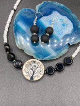 Load image into Gallery viewer, Necklace and earrings set

