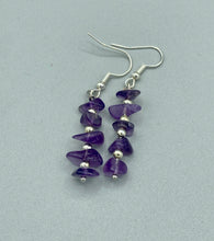 Load image into Gallery viewer, This single strand of beads is composed of natural amethyst stone chips and silver glass beads for a unique, bohemian look. Measurements: 1 1/2 ” in length 
