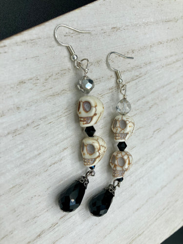 This luxurious design features two large howlite skull beads and a large black teardrop shaped glass bead; perfect for achieving a Chingona, Cabrona, Latina Chicana, Goth, Vampire Goth, Dark Witchy, La Bruja look. This statement jewelry will add a unique touch to any outfit.