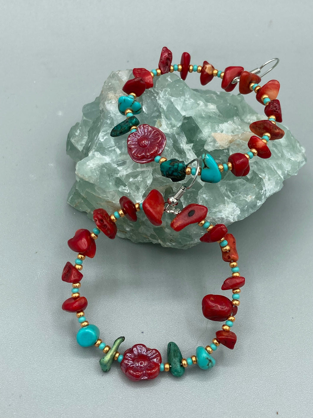 These Bamboo Coral Red Stone Chip earrings are complemented by turquoise and gold glass beading and a shimmery red pressed glass flower charm. The charm's iridescent shimmer finish has subtle hues of gold, purple, blue and pink.  Measurements: 2